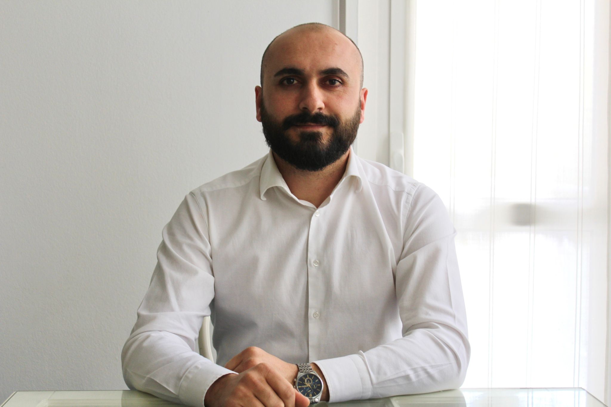 Psicologo Arese - Psicologo Milano - Scopri un supporto psicologico professionale e compassionevole con lo Psicologo Xhuljan Lala.